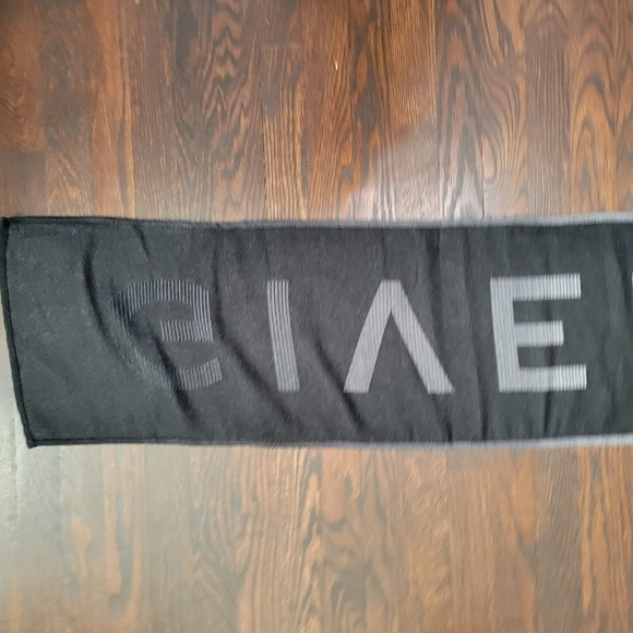 Givenchy Large Logo Gradient Scarf - Picture 5 of 10